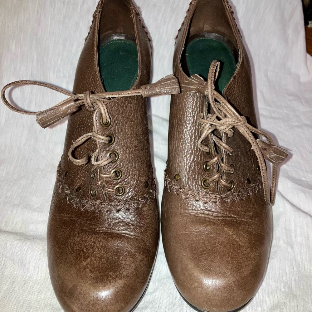 Brown Aerosoles Lace-Up Shoes - Women’s Size 7.5 B - 2.5” Heel - Leather Upper